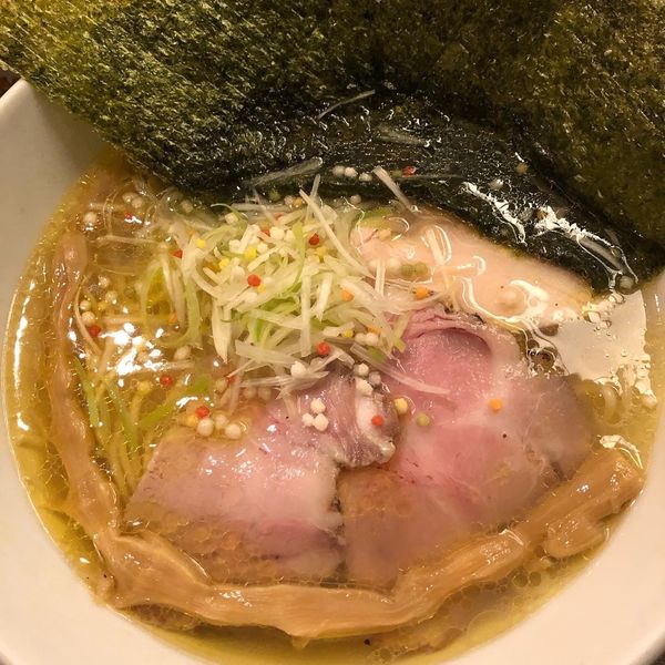 「魚貝塩ラーメン」@麬にかけろ 中崎壱丁 中崎商店會1-6-18号ラーメンの写真