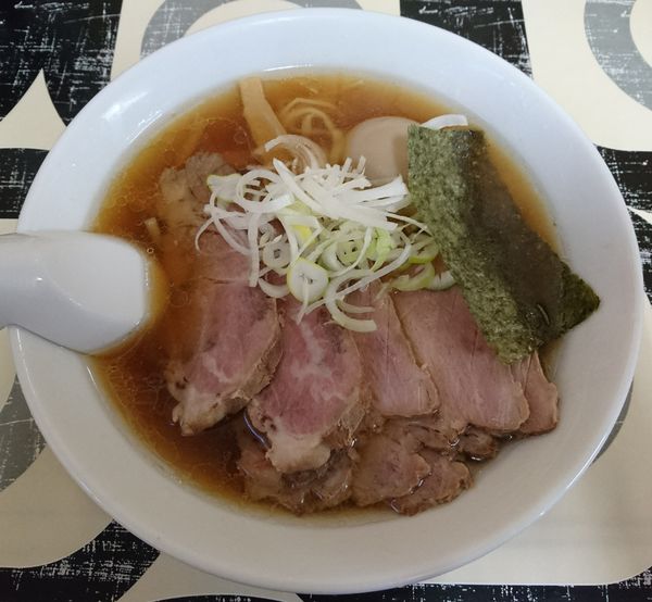 「チャーシューメン(昔ながら・平打ち麺)＋味玉」@寺カフェ 中華そば水加美の写真