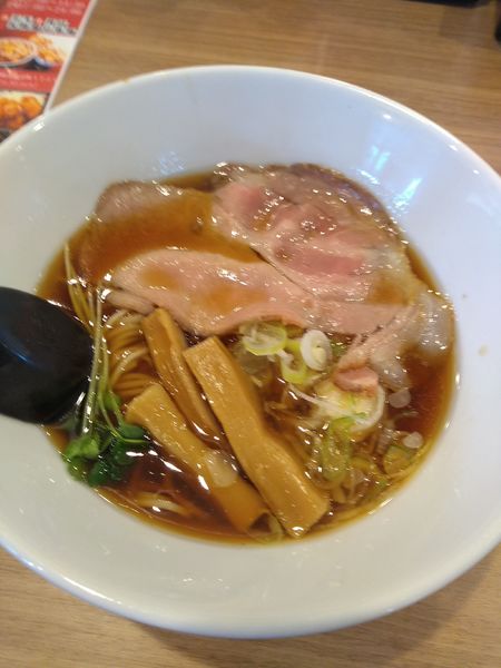 「中華そば 715円 から揚げ3個 220円」@ラーメン酒場 天狗の写真