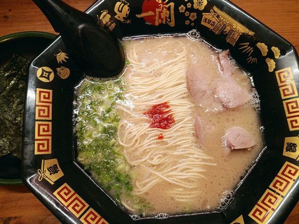 「ラーメン（八角どんぶり）＋のり」@一蘭 浅草六区店の写真