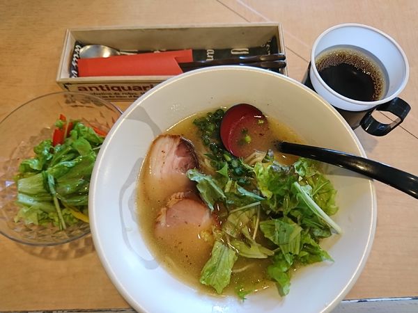 「鶏パイタンラーメン(825円)」@Red Heart kitchenの写真