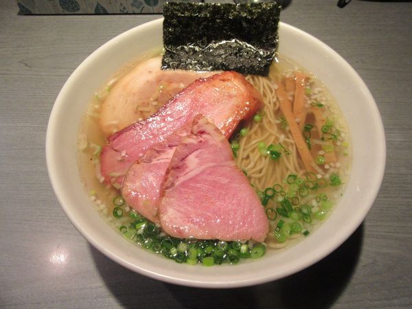 「鶏支那蕎麦塩（７６０円）＋チャーシュー２枚２００円」@喜乃壺の写真