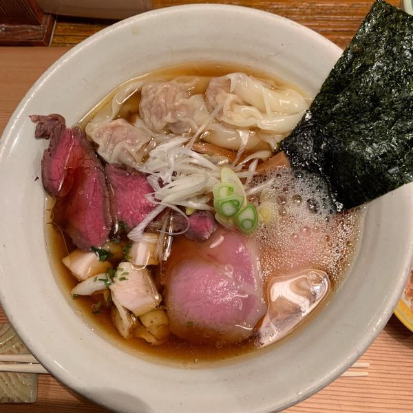 「上醤油1300円＋追加ワンタン250円。」@Homemade Ramen 麦苗の写真