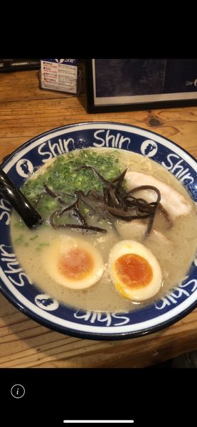 「博多shinshinらーめん＋味玉」@博多らーめん ShinShin 天神本店の写真