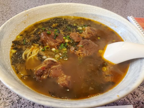 「酸辣湯面(高菜牛バラ麺)」@福楽の写真