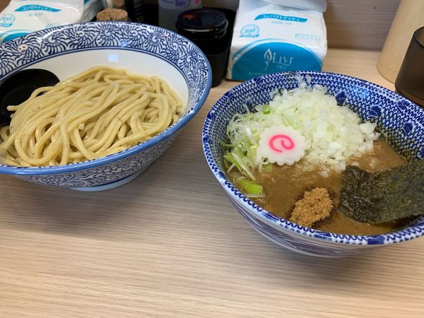 「つけ麺　並盛　玉ねぎトッピング」@狼煙 大宮店の写真