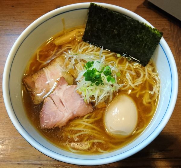「醤油らーめん 半熟味付玉子入り」@麺処 びぎ屋の写真