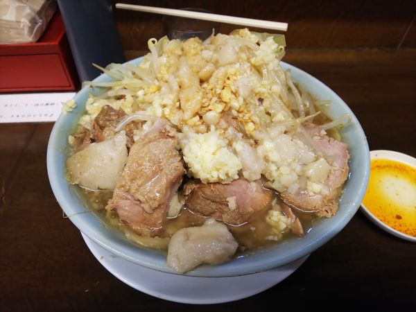 「小豚ラーメン 麺かため 全マシ」@らーめん玄の写真