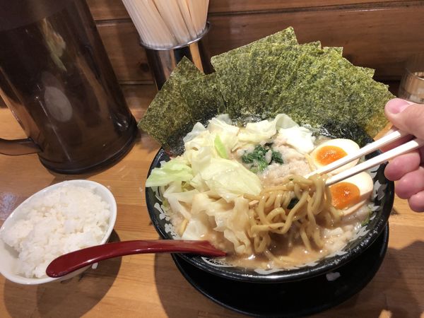 「濃厚SHOCK+海苔増し他トッピング多数、小ライス」@横浜家系ラーメン 辻田家 小山本店の写真