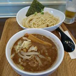 極濃厚つけ麺 800えん (盛300g)