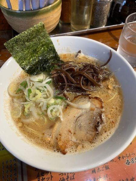 「りっきゅうさん 580円　高菜100円　替玉70円」@麺や 璃宮の写真