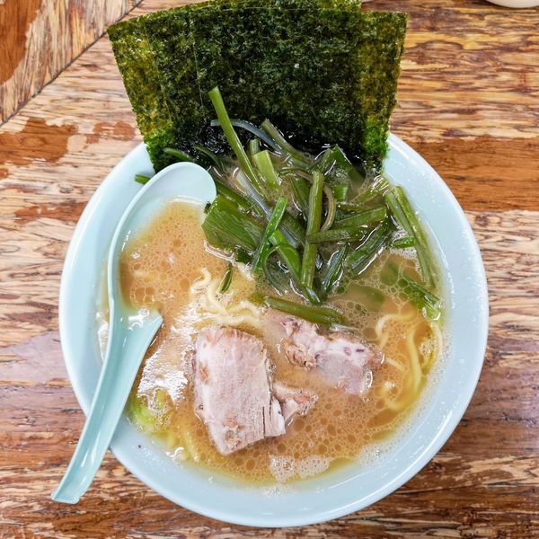 「ラーメン700円+くきわかめ200円」@まこと家の写真