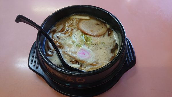 「手打ち一本麺 醤油らーめん　７４８円」@ぼーよしラーメンの写真