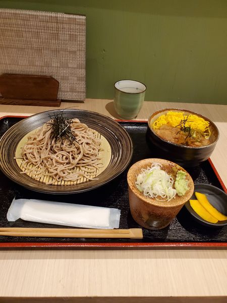 「ざるそばとミニ鴨つくねセット」@蕎麦蔵 あじ兎庵 の写真