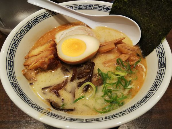 「まる得ラーメン」@熊本ラーメン ひごもんず neo 三鷹の写真