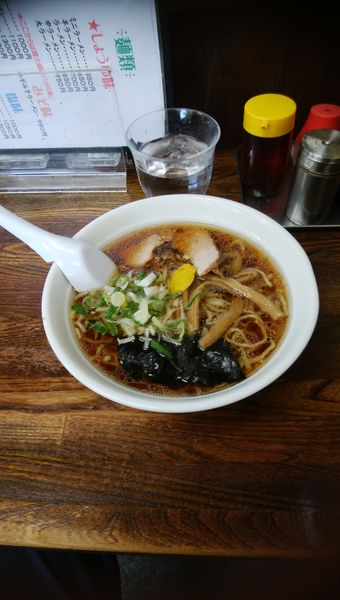 「半ラーメン　麺固め　650円」@三憩園の写真