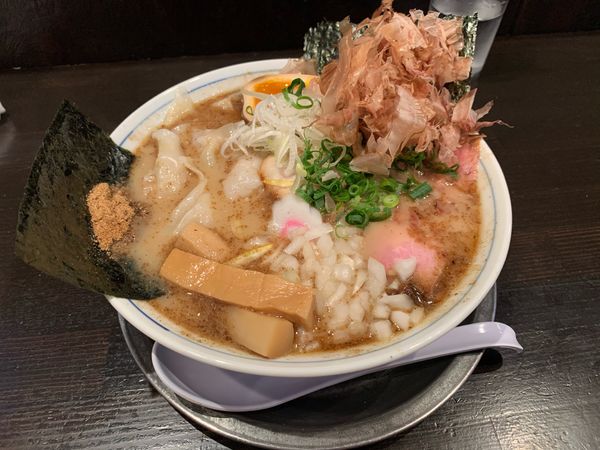 「魚介豚骨 ワンタントッピング」@麺奏 弥栄の写真