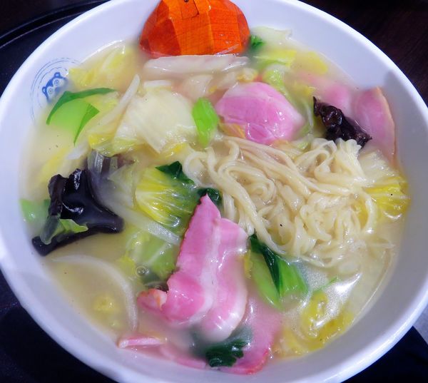 「ベーコンら～めん（980円）」@手打ちらーめん 満月の写真