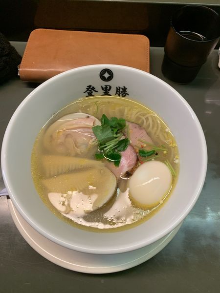 「はまぐり塩らーめんTP味玉」@らぁめん登里勝の写真