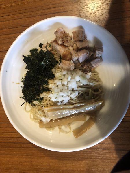 「煮干し油のまぜ麺」@麺＆cafe Coi.Coi.の写真