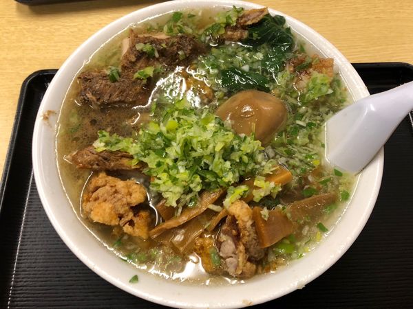 「塩半々(麺固め、油少なめ、薬味多め)」@珉珉の写真