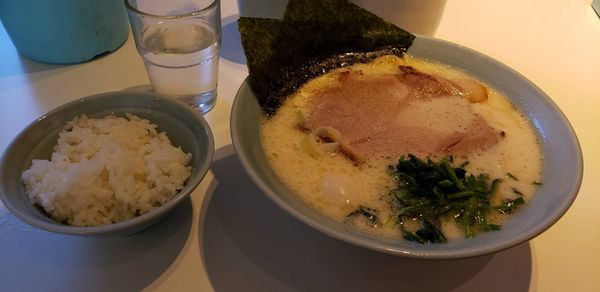 「醤油豚骨」@○花の写真