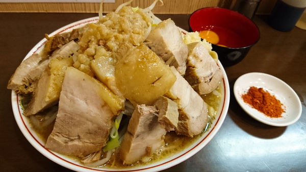 「らーめん+大盛り+豚ダブル+生たまごダブル」@自家製麺 まさきの写真