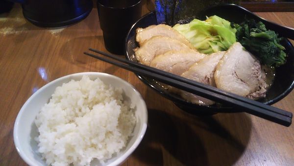 「チャーシュー麺(濃め)+キャベツ+ライス中」@横浜家系 ラーメン銀家の写真