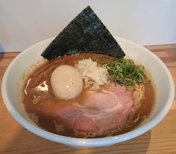 「濃厚らーめん＋味玉」@麺処しろの写真