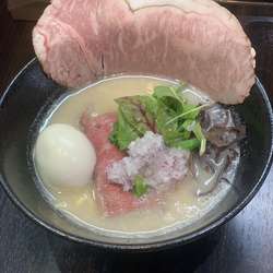 和牛骨ラーメン(上)