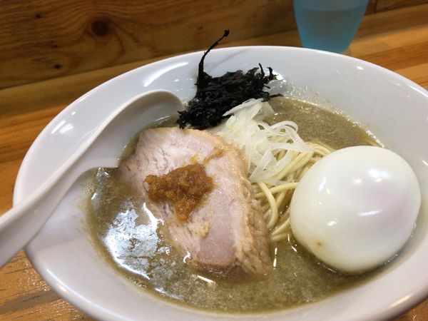 「香味中華ソバ 850円 味玉 150円」@煮干中華ソバ イチカワの写真