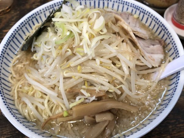 「ハッスルラーメン 特盛り　トッピングもやし　860円」@ハッスルラーメンホンマ 日本橋浜町店の写真