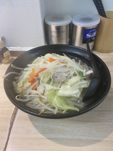 「塩タンメン　大盛り」@タンメンしゃきしゃきの写真