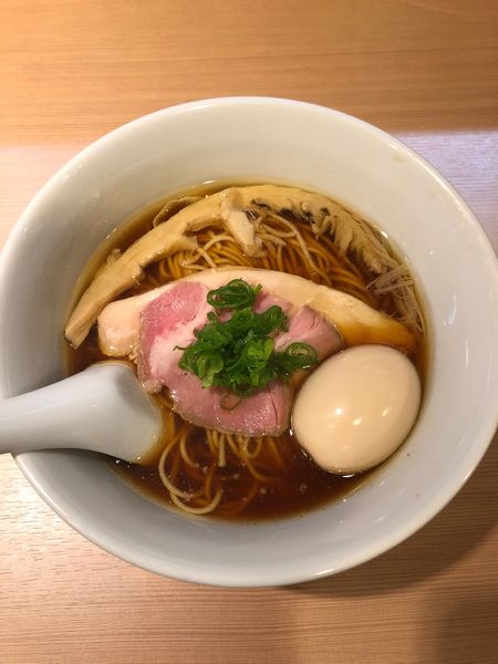 「味玉醤油　らぁ麺」@らぁ麺 はやし田 新宿本店の写真