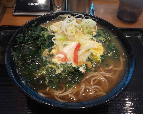 「チーズほうれん草の玉子とじそば」@名代 富士そば 三光町店の写真