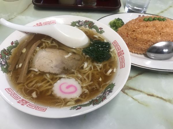 「ラーメン 400円 チキンライス 550円」@月美食堂の写真