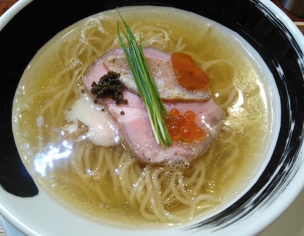 「（数量限定）のどぐろ煮干の白醤油そば¥990」@麺処しろくろの写真