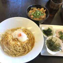 うにソースまぜそば