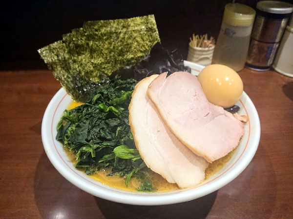 「らーめん(もも肉)＋ほうれん草＋きくらげ」@らーめん飛粋の写真