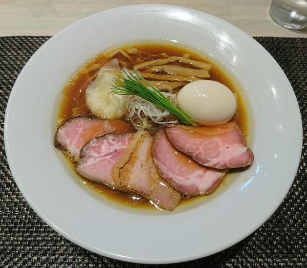 「特製中華蕎麦＜醤油＞（手もみ太麺）」@宍道湖しじみ中華蕎麦 琥珀 東京本店の写真