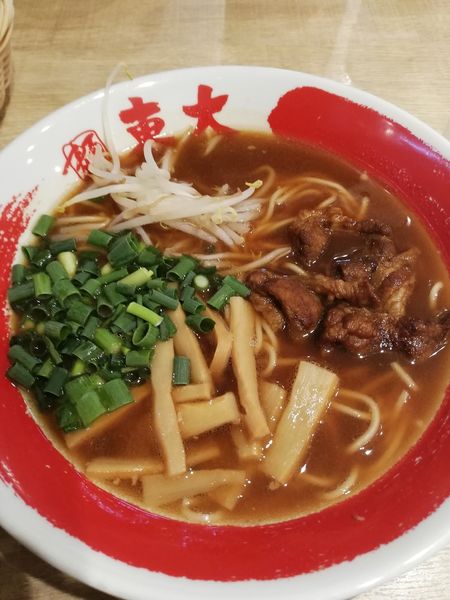 「醤油豚骨ラーメン」@ラーメン東大 道頓堀店の写真