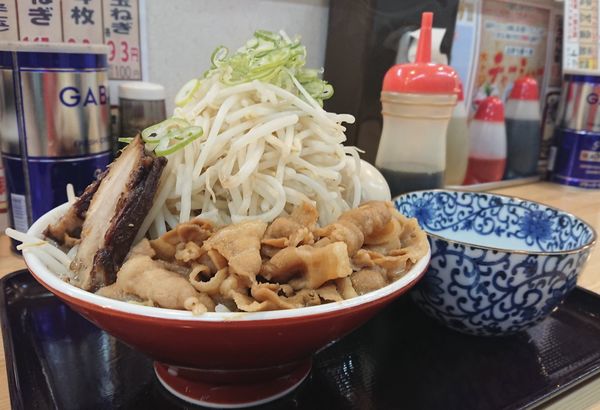 「豚めん(野菜大増し)＋特製トッピング」@らーめん 八幡屋の写真