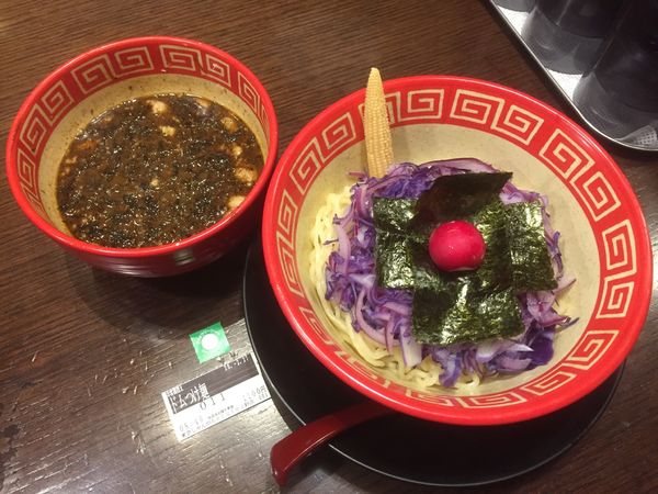 「【期間限定】追撃！黒い三連星のドムつけ麺」@東京じゃんがら ecute上野店の写真