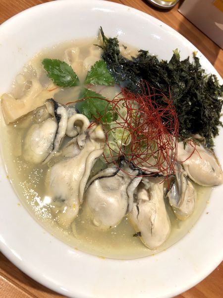 「【限定】ゆず香る牡蠣塩そば￥880＋牡蠣2個増し￥150×2」@麺屋 真心の写真