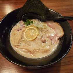 とんこつ泡白湯しろ