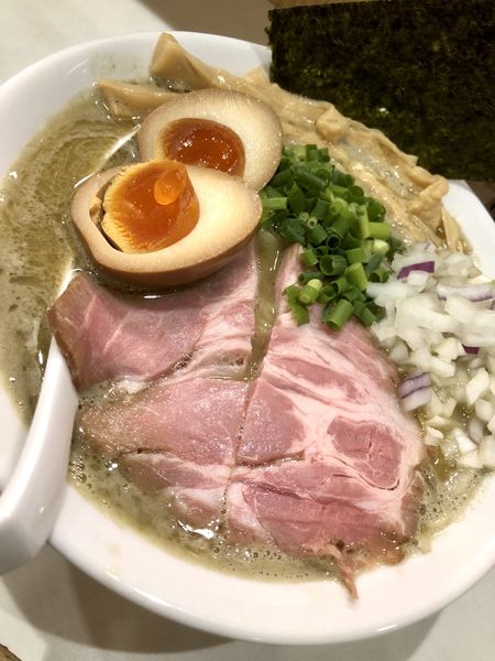 「【限定】豚煮干しそば (味玉付き) ￥850」@麺屋 扇 SENの写真