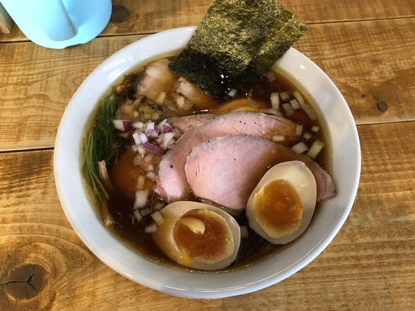 「特製醤油ラーメンプラスチャーシュー増しプラス煮卵増し」@いえろうの写真