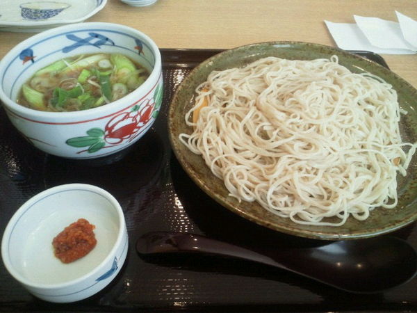 「スタミナ鶏ネギつけそば 698円+税　そば大盛無料」@十割そば会 福島西口本店の写真