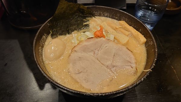 「白味噌味付玉子らーめん」@北海道らーめん奥原流 久楽 本店の写真