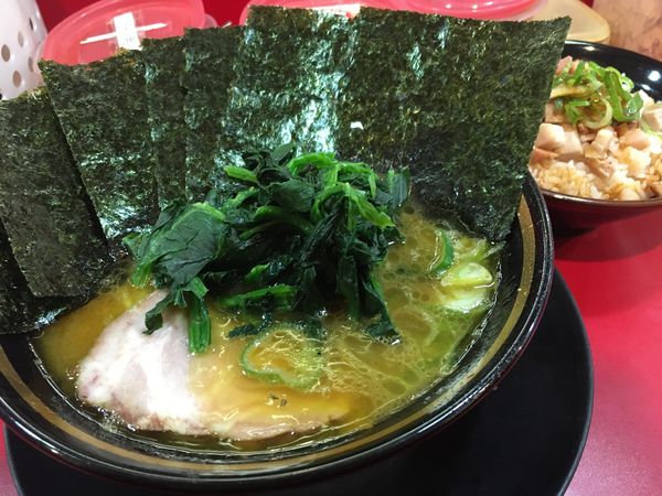 「ラーメン＋のり＋半賄い飯」@家系ラーメン とらきち家の写真